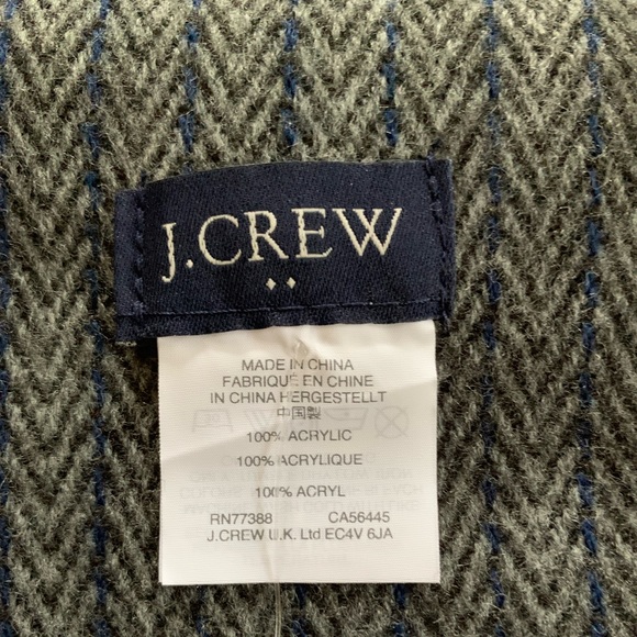 J. CREW Unisex 100% Acrylic heavier scarf NWT in gray herringbone print - Picture 2 of 8